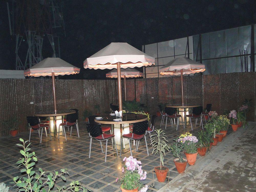 Hotel Crystal Retreat Agra  Ngoại thất bức ảnh