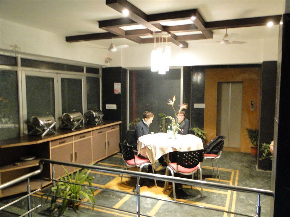Hotel Crystal Retreat Agra  Ngoại thất bức ảnh