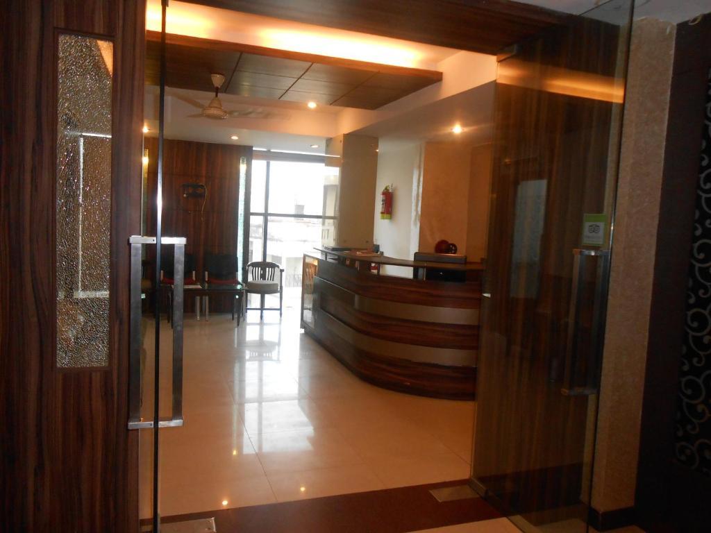 Hotel Crystal Retreat Agra  Ngoại thất bức ảnh