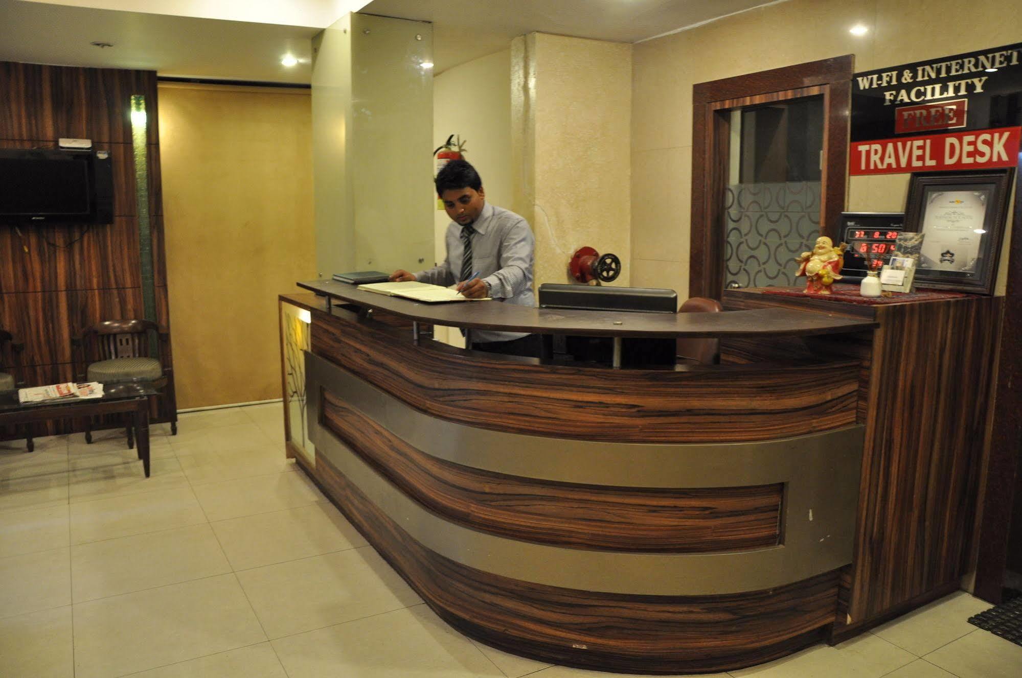 Hotel Crystal Retreat Agra  Ngoại thất bức ảnh