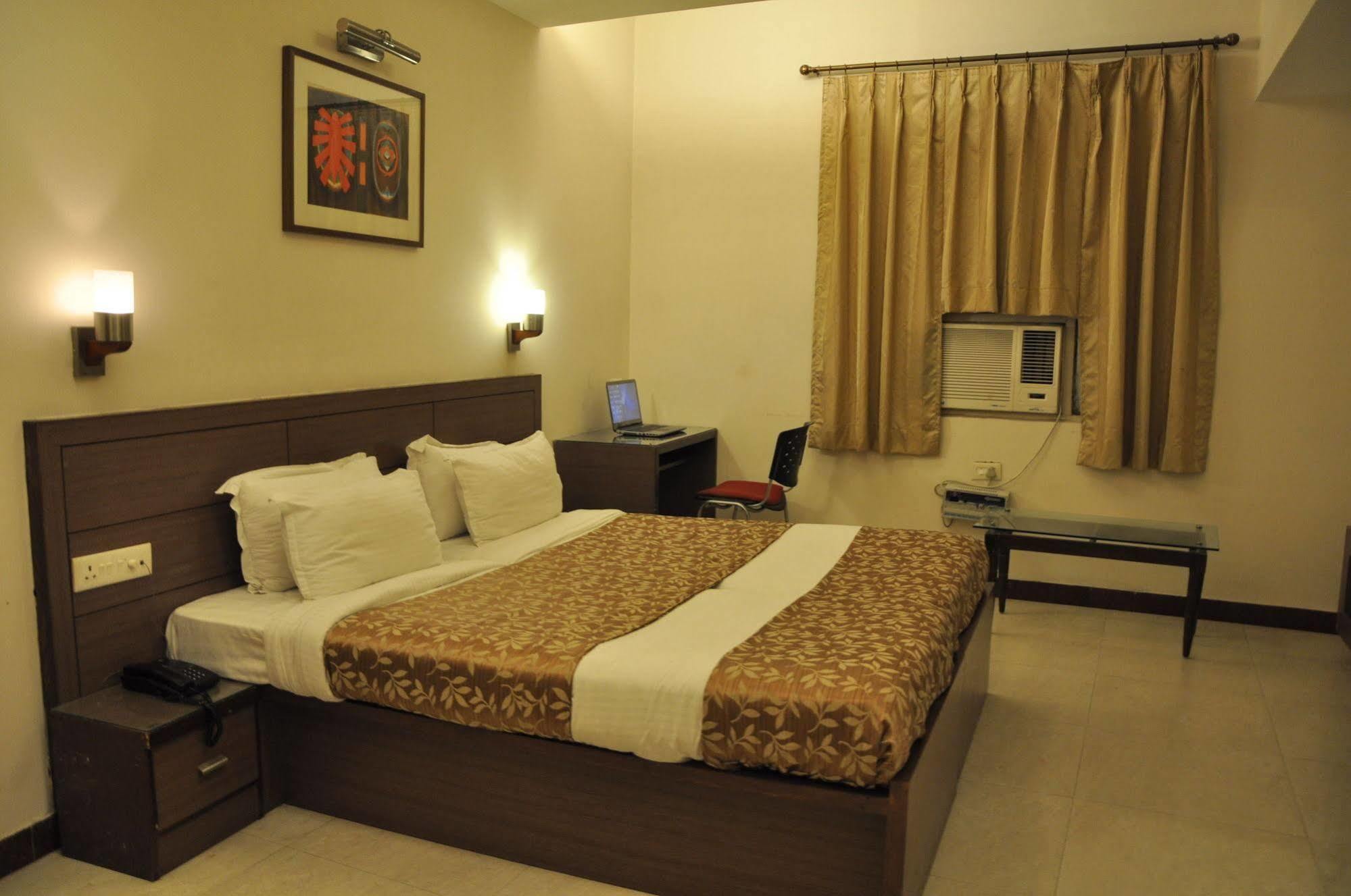 Hotel Crystal Retreat Agra  Ngoại thất bức ảnh