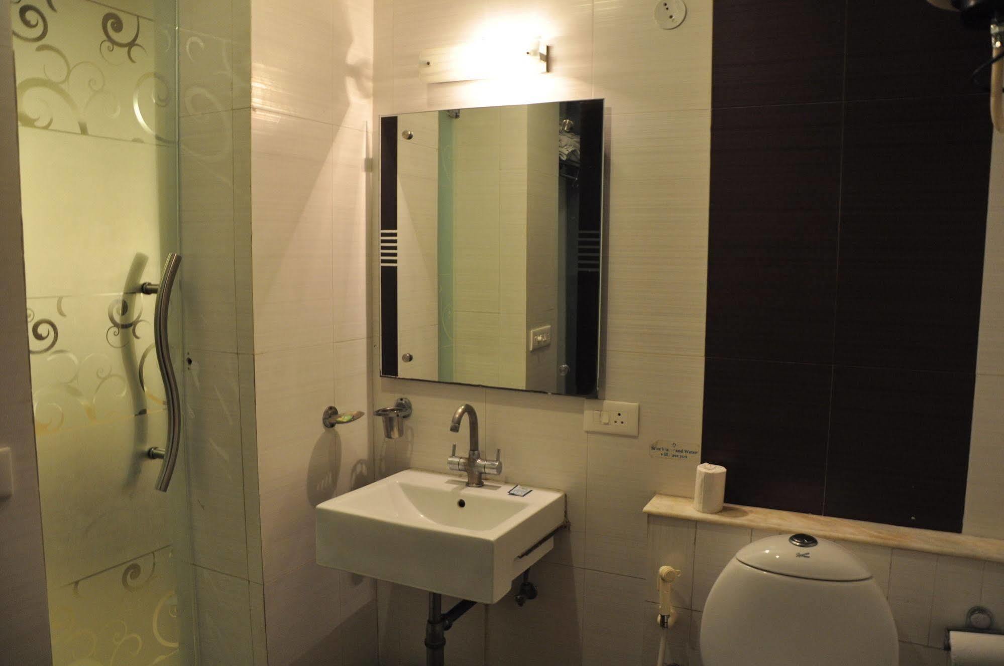 Hotel Crystal Retreat Agra  Ngoại thất bức ảnh