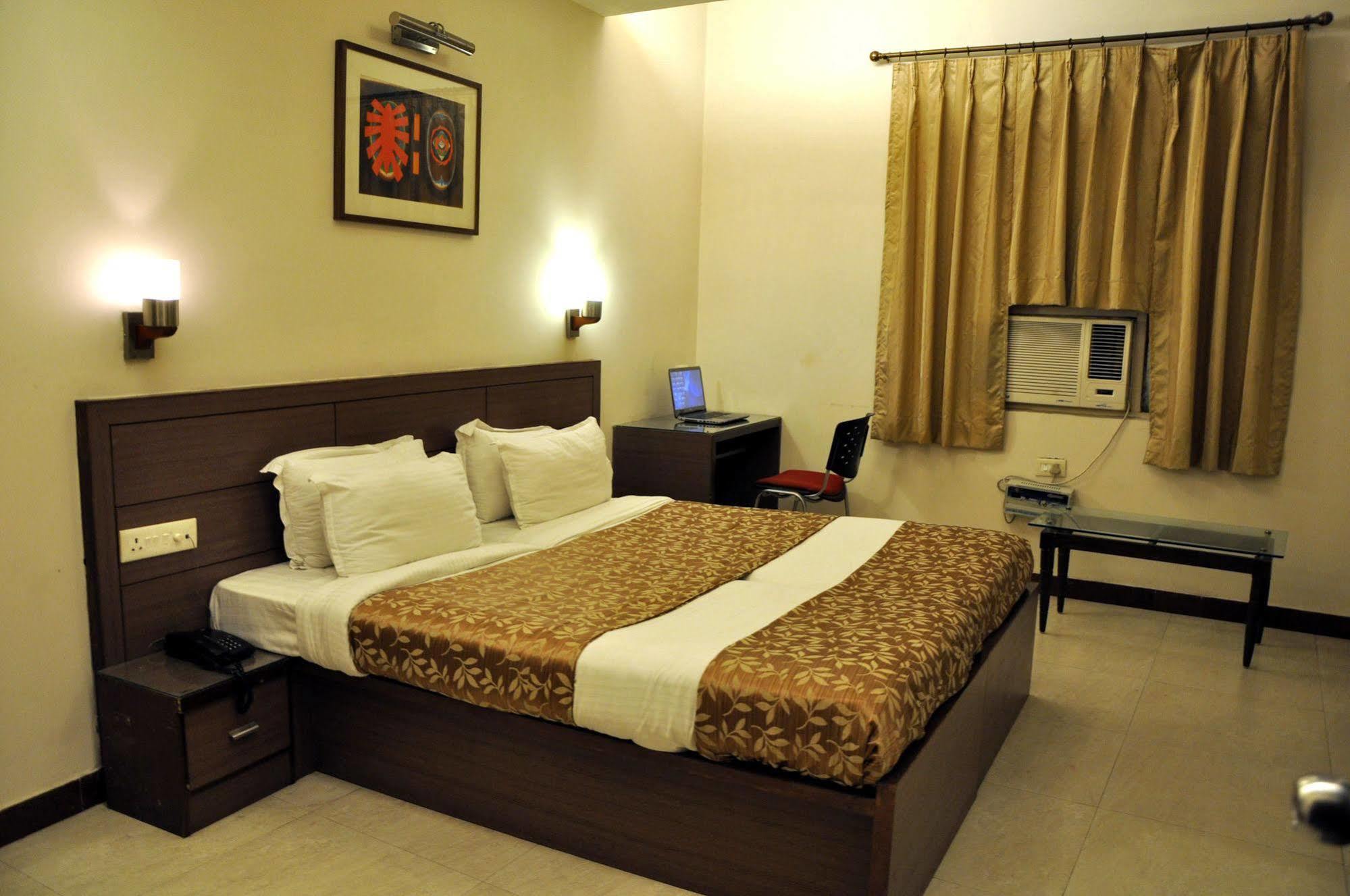 Hotel Crystal Retreat Agra  Ngoại thất bức ảnh