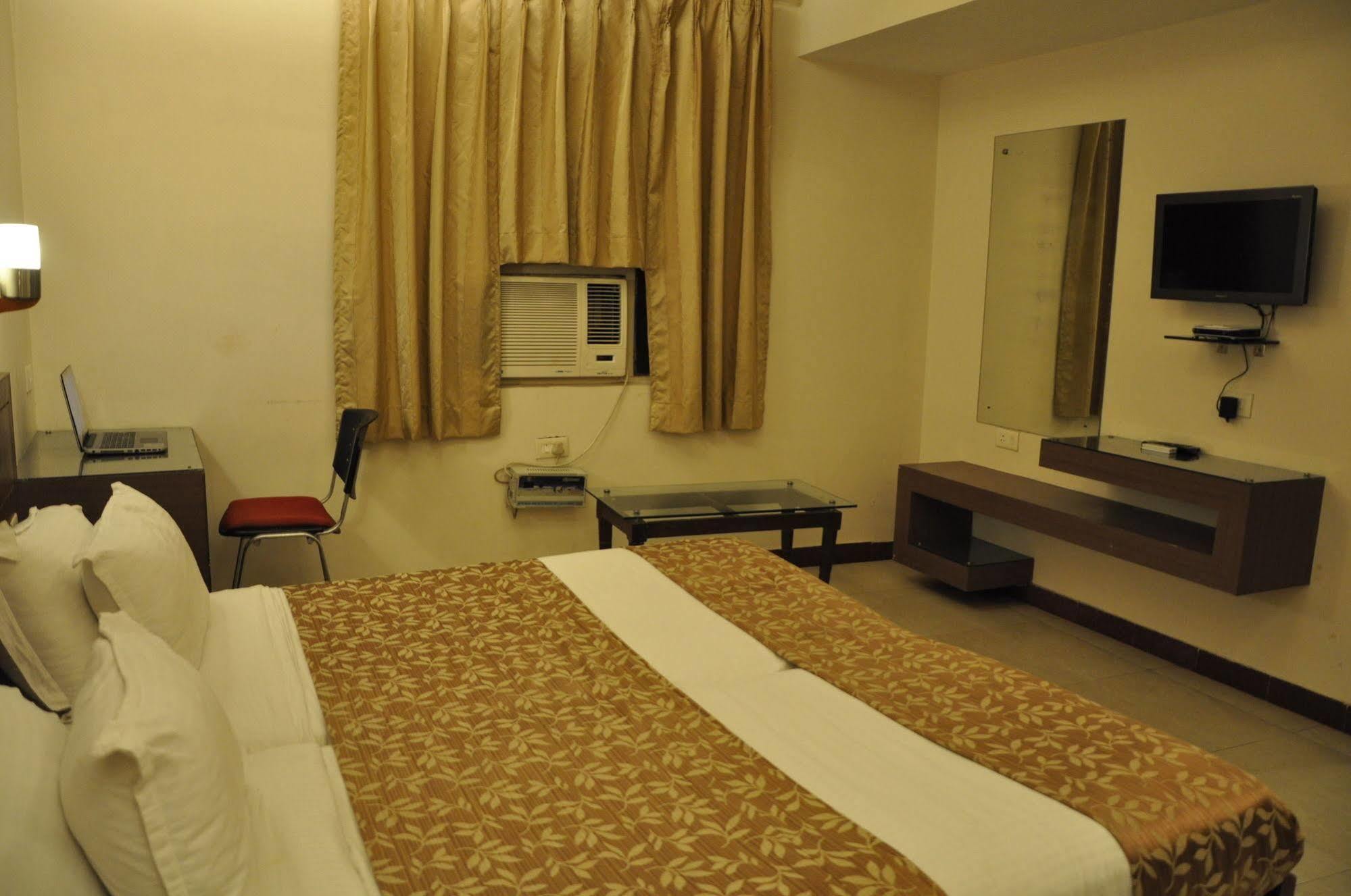 Hotel Crystal Retreat Agra  Ngoại thất bức ảnh